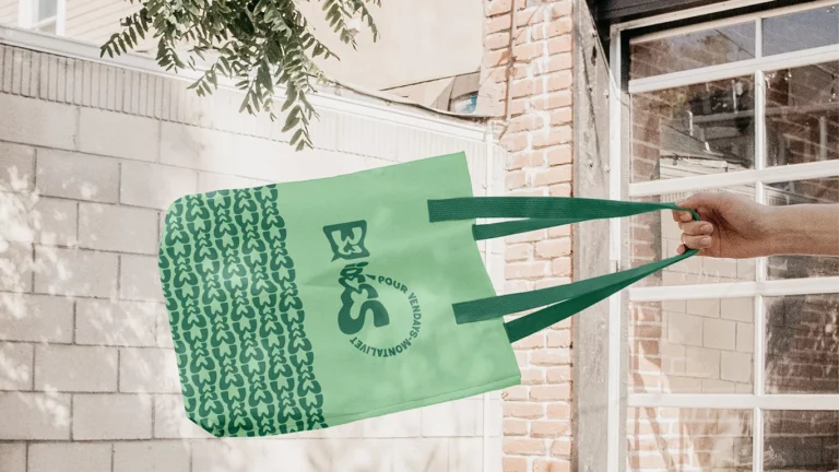 Brand Pattern, bei dem die Zahl 33 zu wellenartigen Formen abstrahiert wird und regionale Identität mit politischem Branding verbindet.